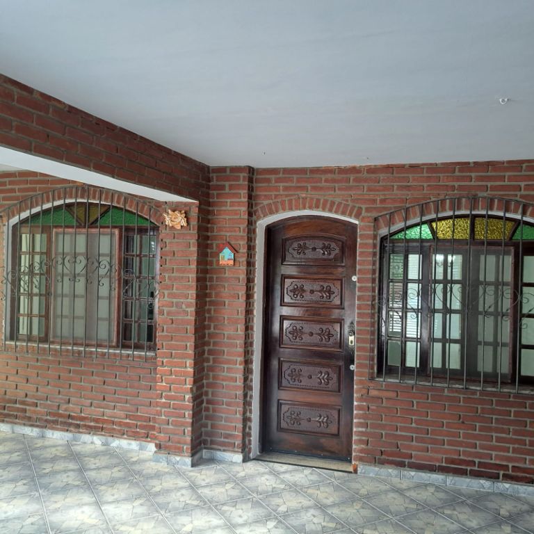 Casa à venda com 3 dormitórios e churrasqueira no bairro pes