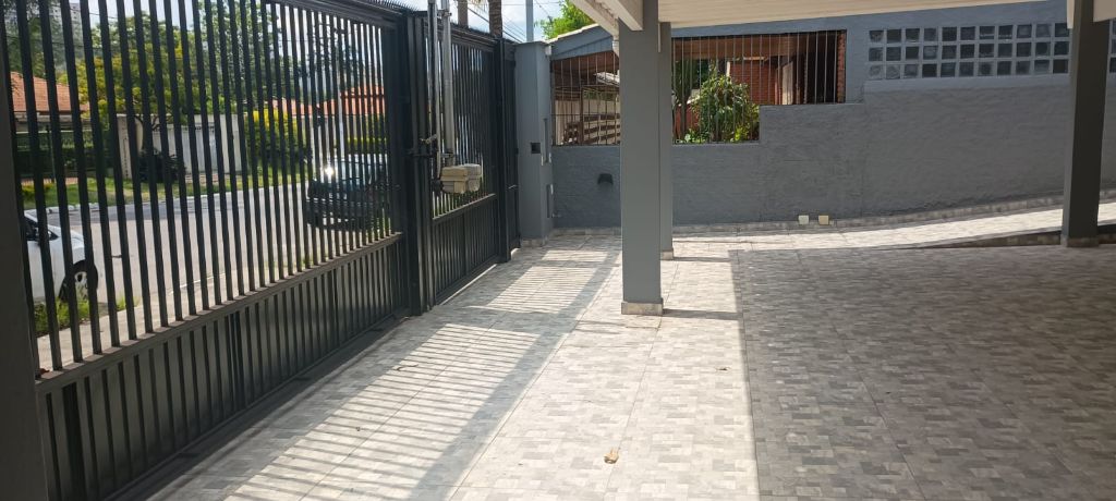 Casa, 4 quartos, 215 m² - Foto 1