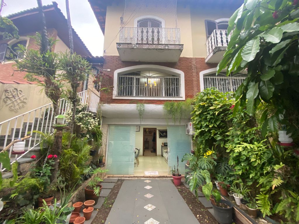 Sobrado, 3 quartos, 180 m² - Foto 1