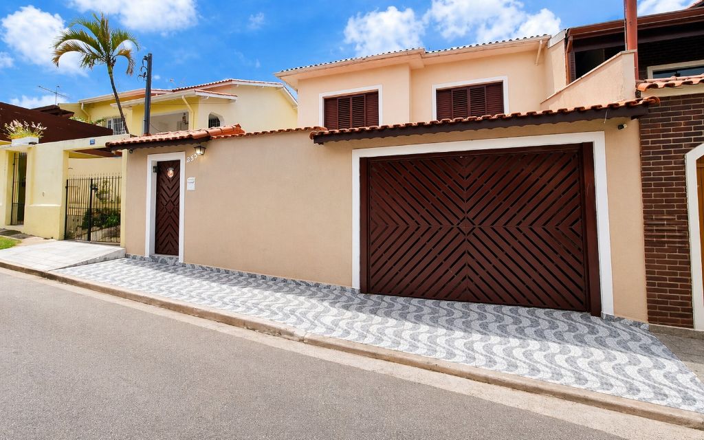 Casa, 3 quartos, 246 m² - Foto 1