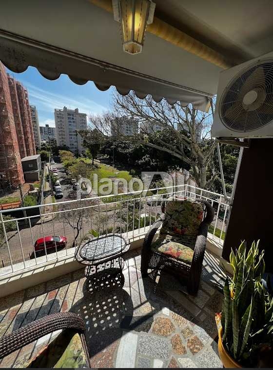 Venda de Apartamentos / Padrão na cidade de Porto Alegre