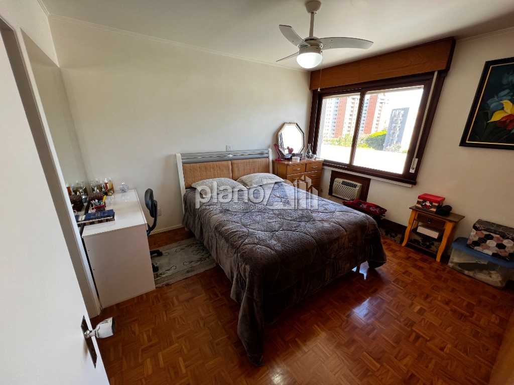 Venda de Apartamentos / Padrão na cidade de Porto Alegre