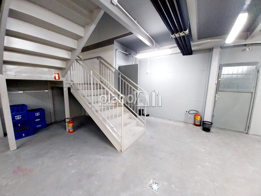 Pavilhão/galpão para alugar com 280m² com mezanino e elevado