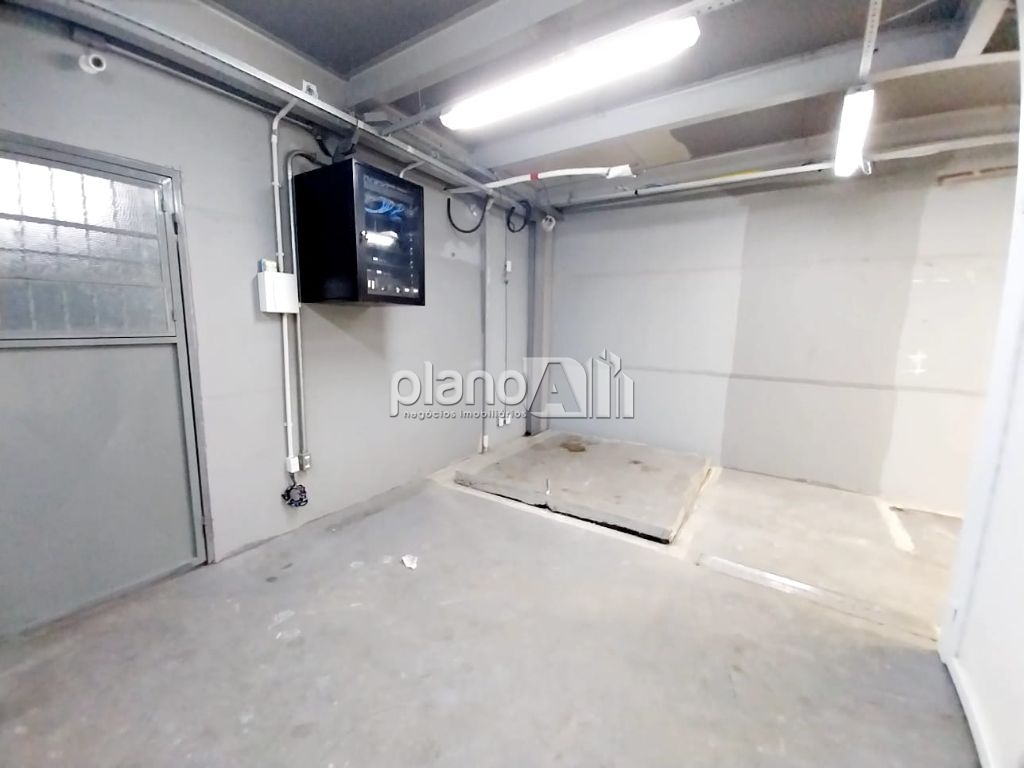 Pavilhão/galpão para alugar com 280m² com mezanino e elevado