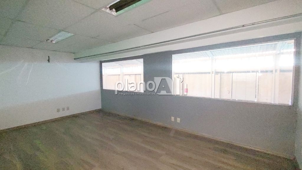 Pavilhão com 1950m² para alugar em condomínio no bairro mora