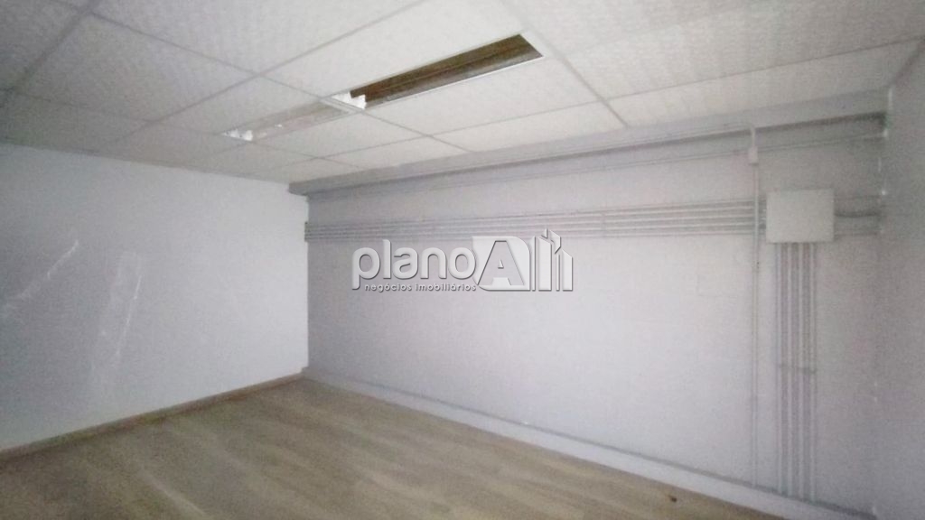 Pavilhão com 1950m² para alugar em condomínio no bairro mora
