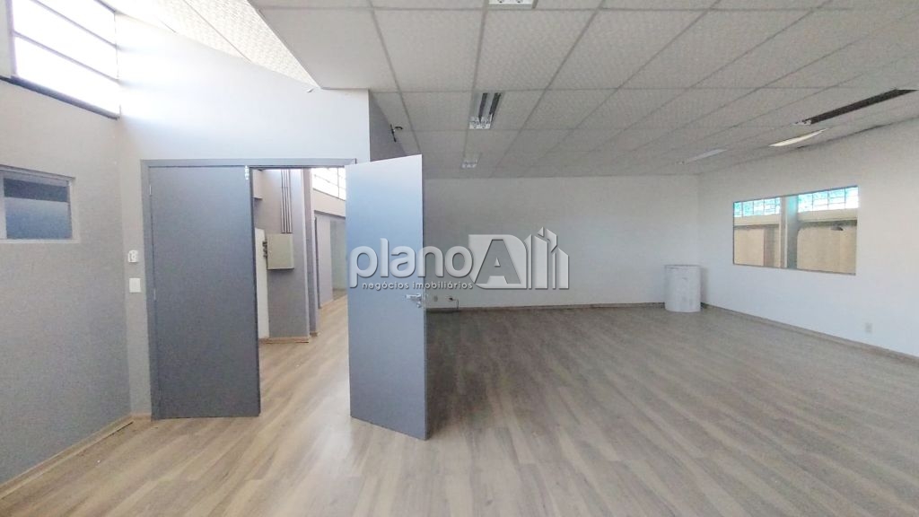 Pavilhão com 1950m² para alugar em condomínio no bairro mora
