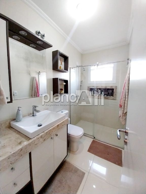 Venda de Casas / Comercial na cidade de Gravataí