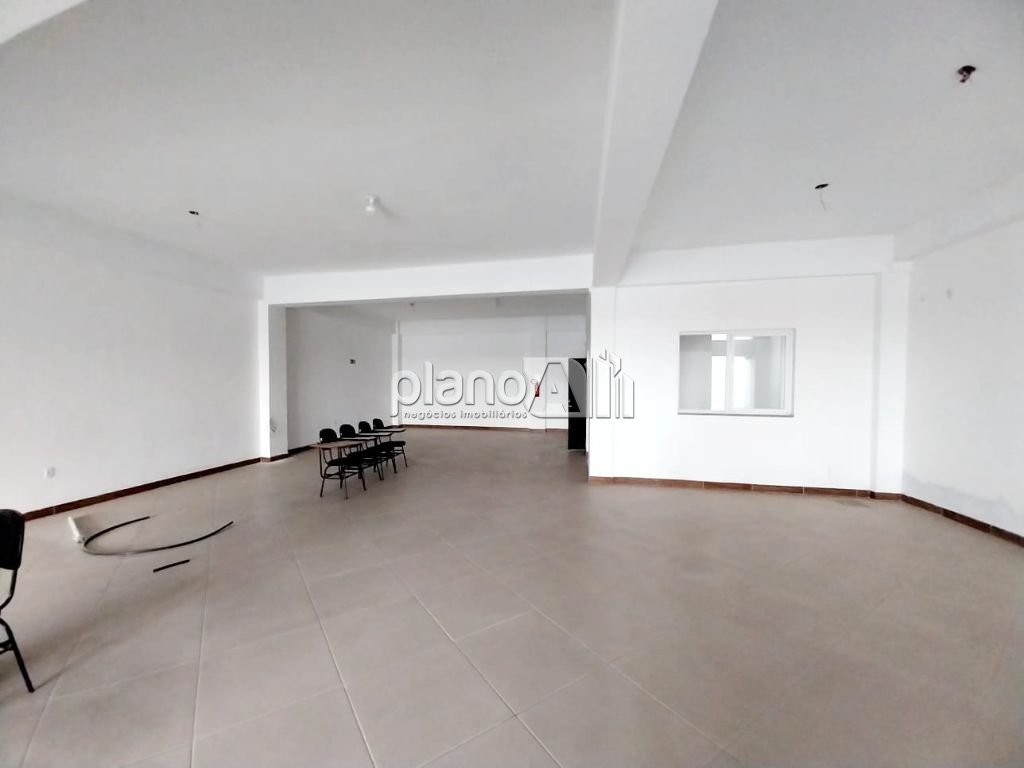 Loja para alugar com 300m² na av. Dorival cândido com mezani