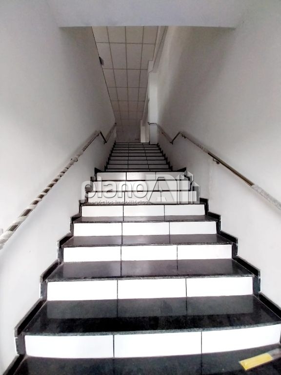 Loja para alugar com 300m² na av. Dorival cândido com mezani