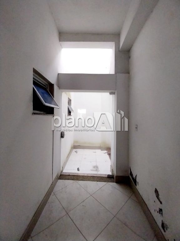 Loja para alugar com 300m² na av. Dorival cândido com mezani