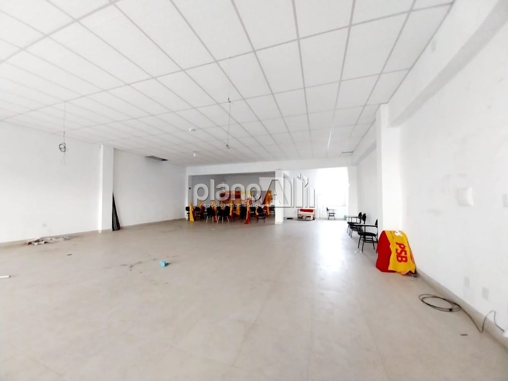 Loja para alugar com 300m² na av. Dorival cândido com mezani