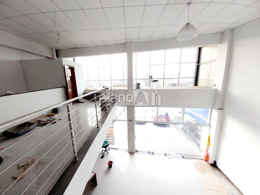 Loja para alugar com 300m² na av. Dorival cândido com mezani