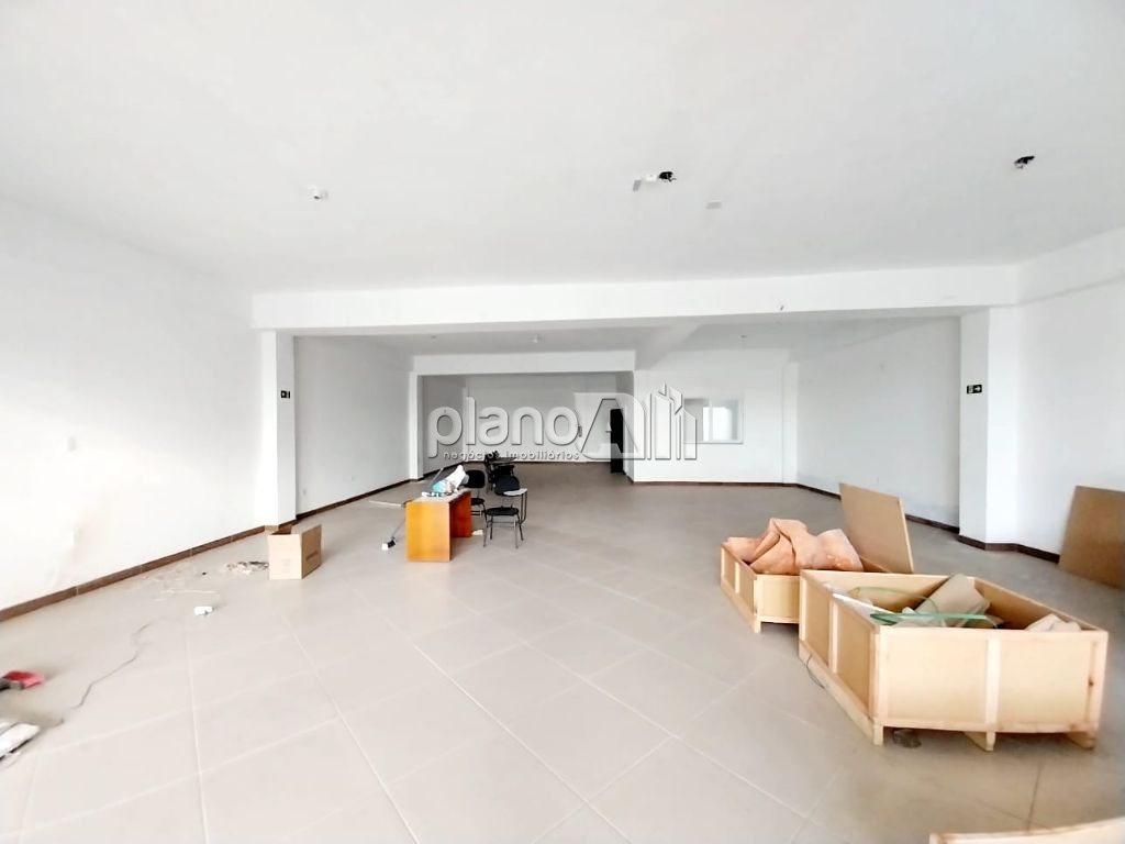 Loja para alugar com 300m² na av. Dorival cândido com mezani