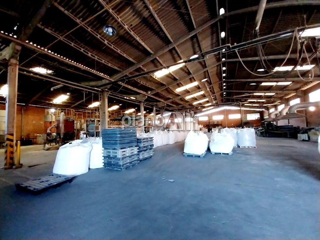 Pavilhão com 650m² dentro de condomínio no bairro neópolis e