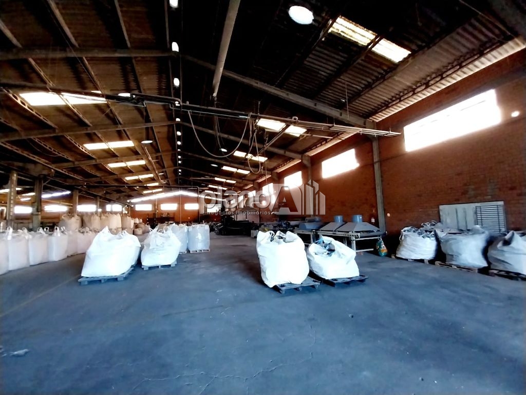 Pavilhão com 650m² dentro de condomínio no bairro neópolis e