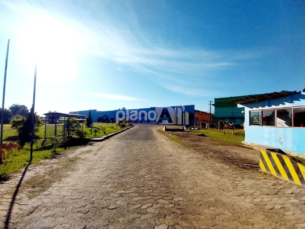 Pavilhão com 650m² dentro de condomínio no bairro neópolis e