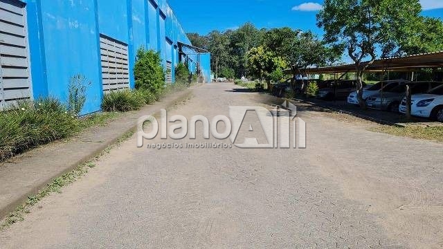 Pavilhão com 650m² dentro de condomínio no bairro neópolis e