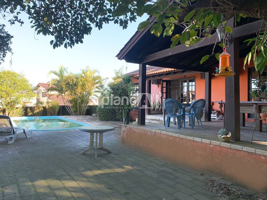 Casa Residencial ou Comercial triplex com 580m² para alugar no Centro de Gravataí