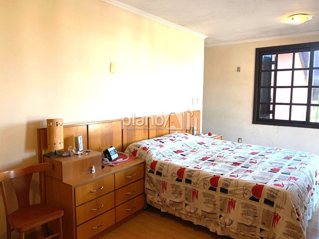 Casa Residencial ou Comercial triplex com 580m² para alugar no Centro de Gravataí