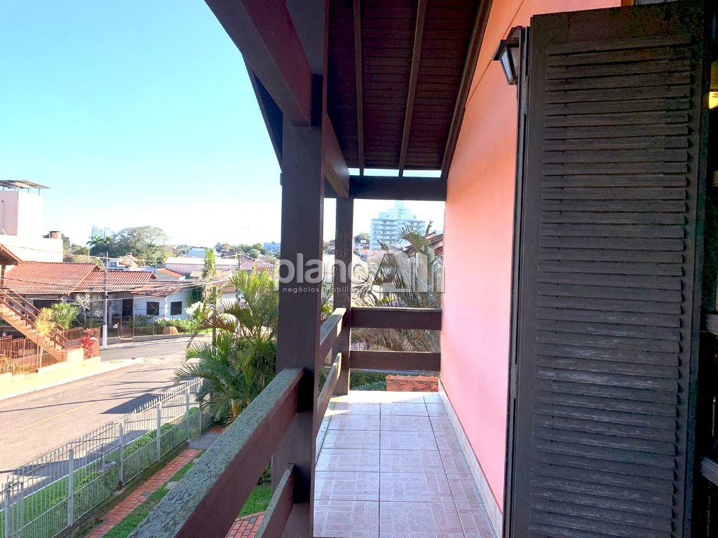 Casa Residencial ou Comercial triplex com 580m² para alugar no Centro de Gravataí