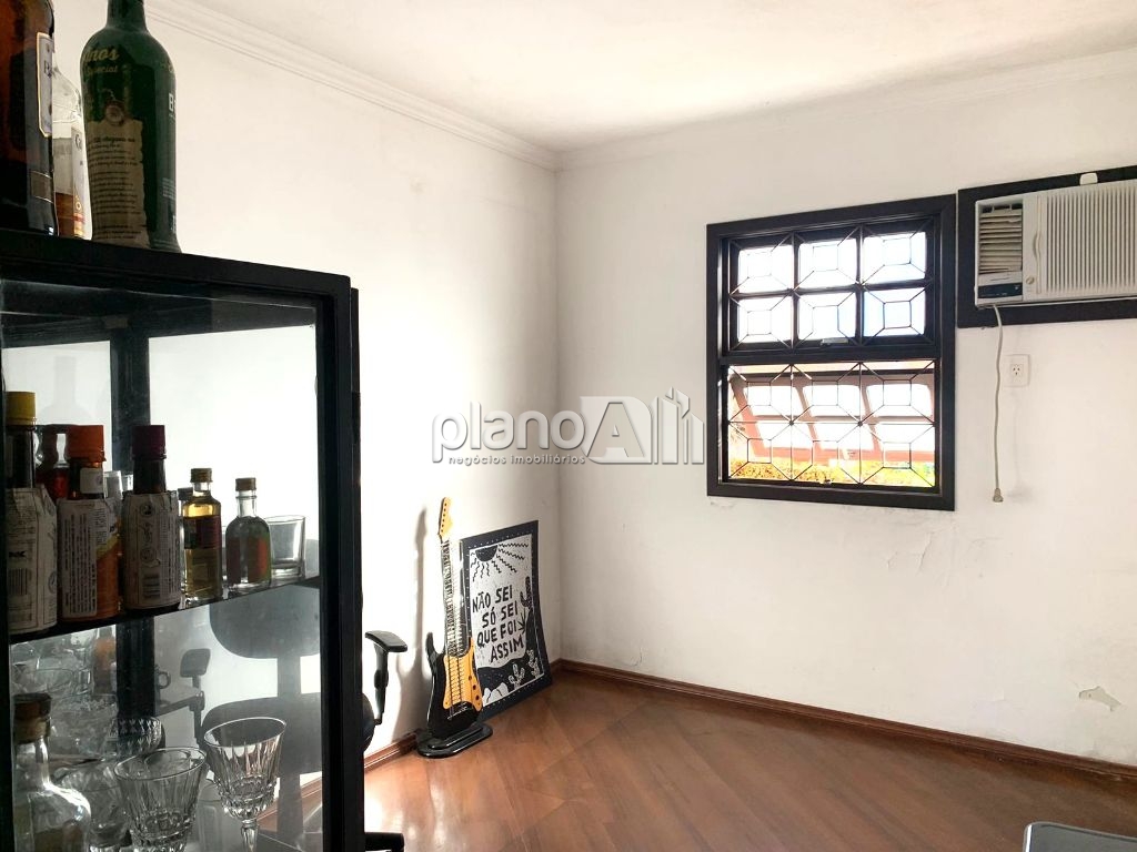 Casa Residencial ou Comercial triplex com 580m² para alugar no Centro de Gravataí