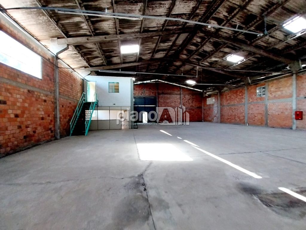 Pavilhão com 1200m² para alugar no dist. Industrial de cacho