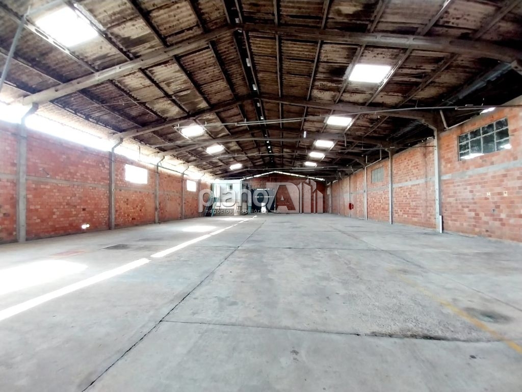Pavilhão com 1200m² para alugar no dist. Industrial de cacho