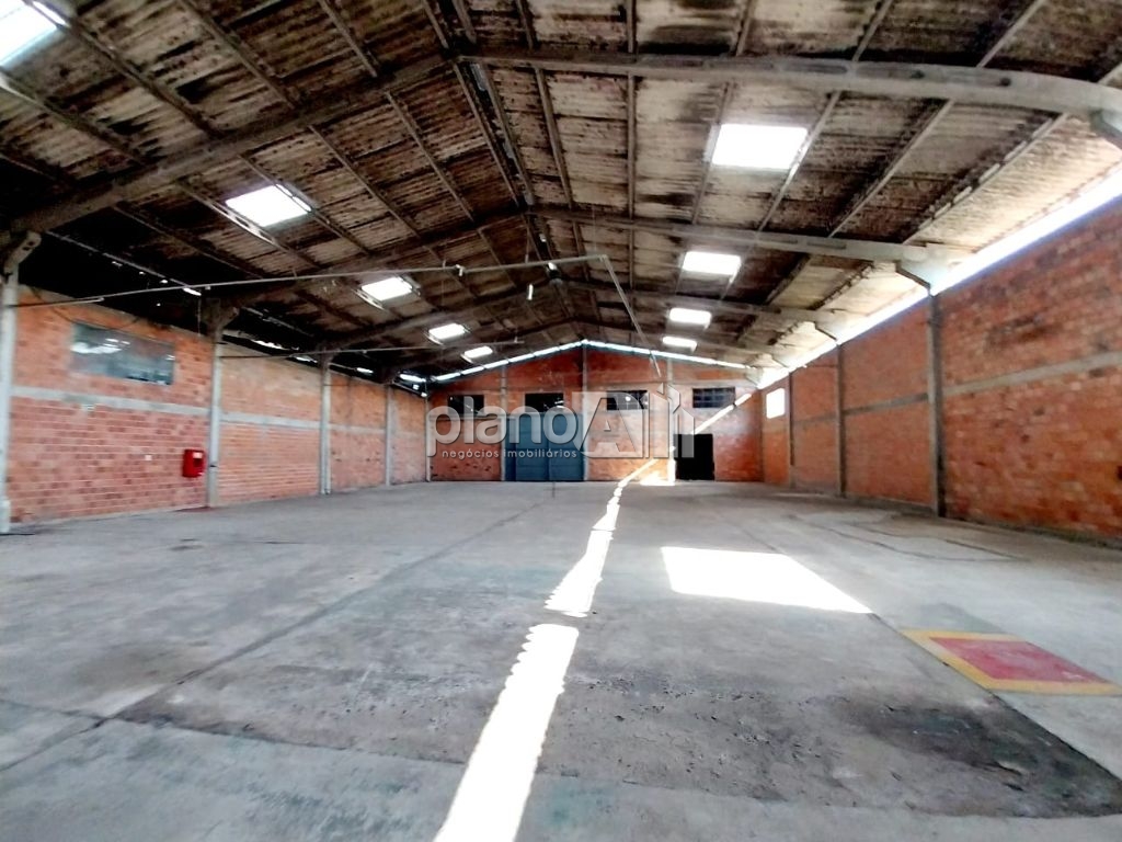 Pavilhão com 1200m² para alugar no dist. Industrial de cacho