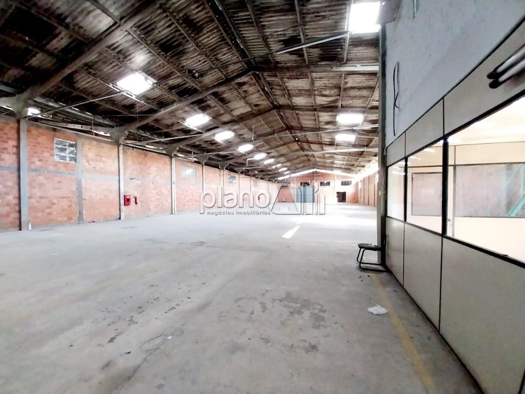 Pavilhão com 1200m² para alugar no dist. Industrial de cacho