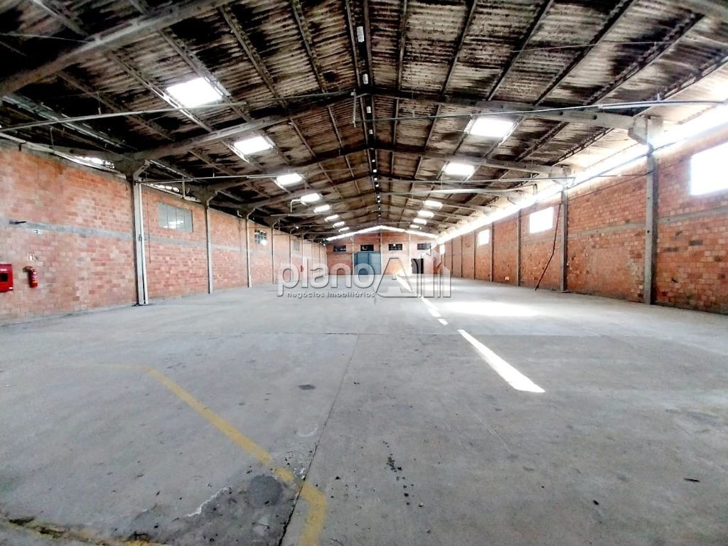 Pavilhão com 1200m² para alugar no dist. Industrial de cacho