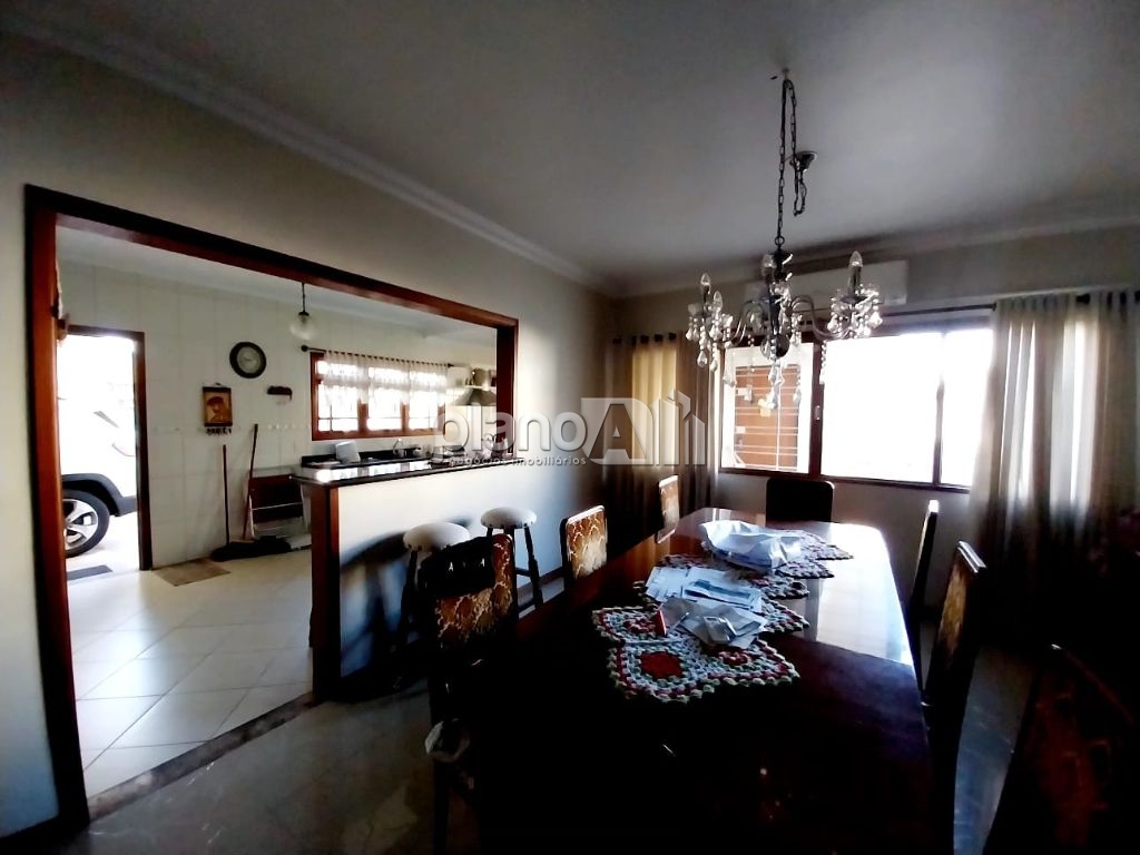 Casa comercial com 300m² para alugar na vila eunice em cacho
