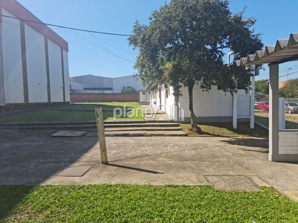 Excelente pavilhão para alugar com 11.352m² de área total no