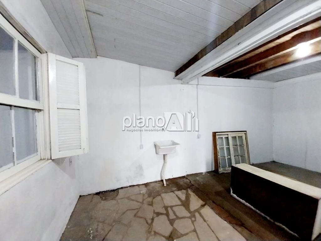 Casa comercial para alugar com 80m² e espaço de terreno na m