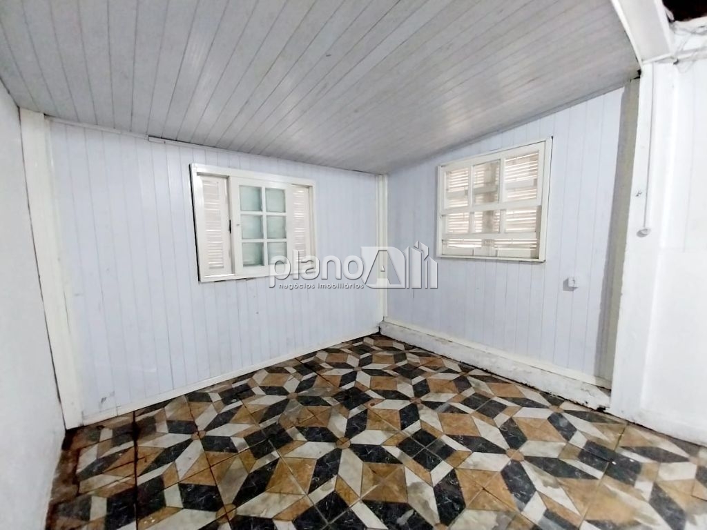 Casa comercial para alugar com 80m² e espaço de terreno na m