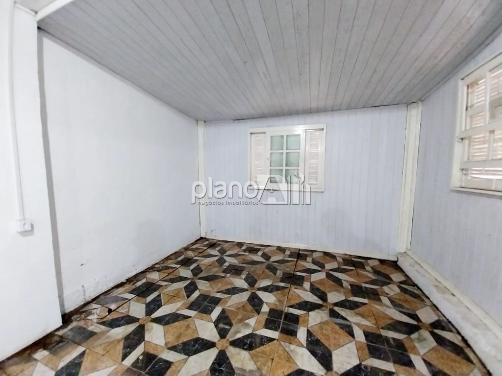 Casa comercial para alugar com 80m² e espaço de terreno na m