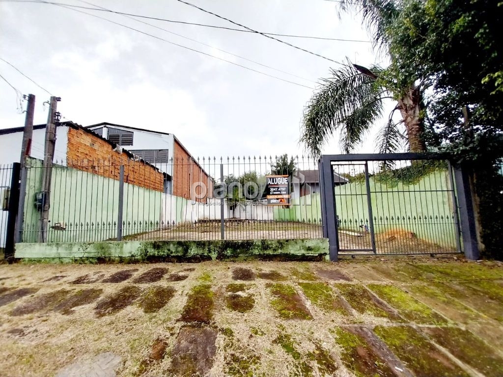 Casa comercial para alugar com 80m² e espaço de terreno na m