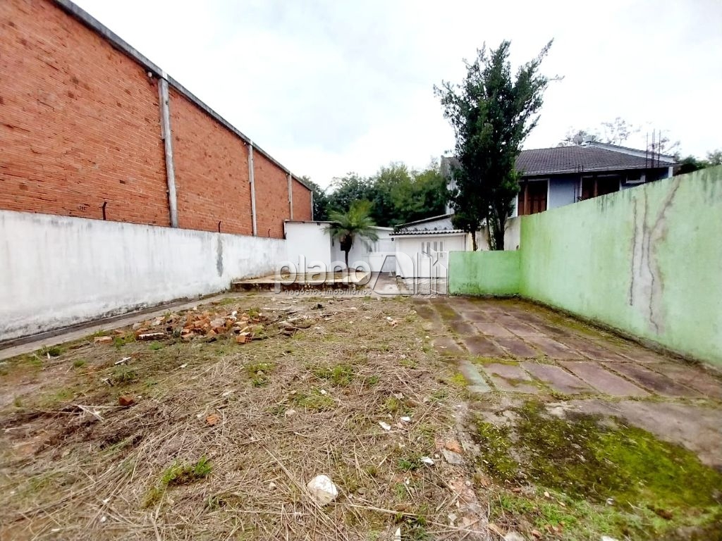 Casa comercial para alugar com 80m² e espaço de terreno na m