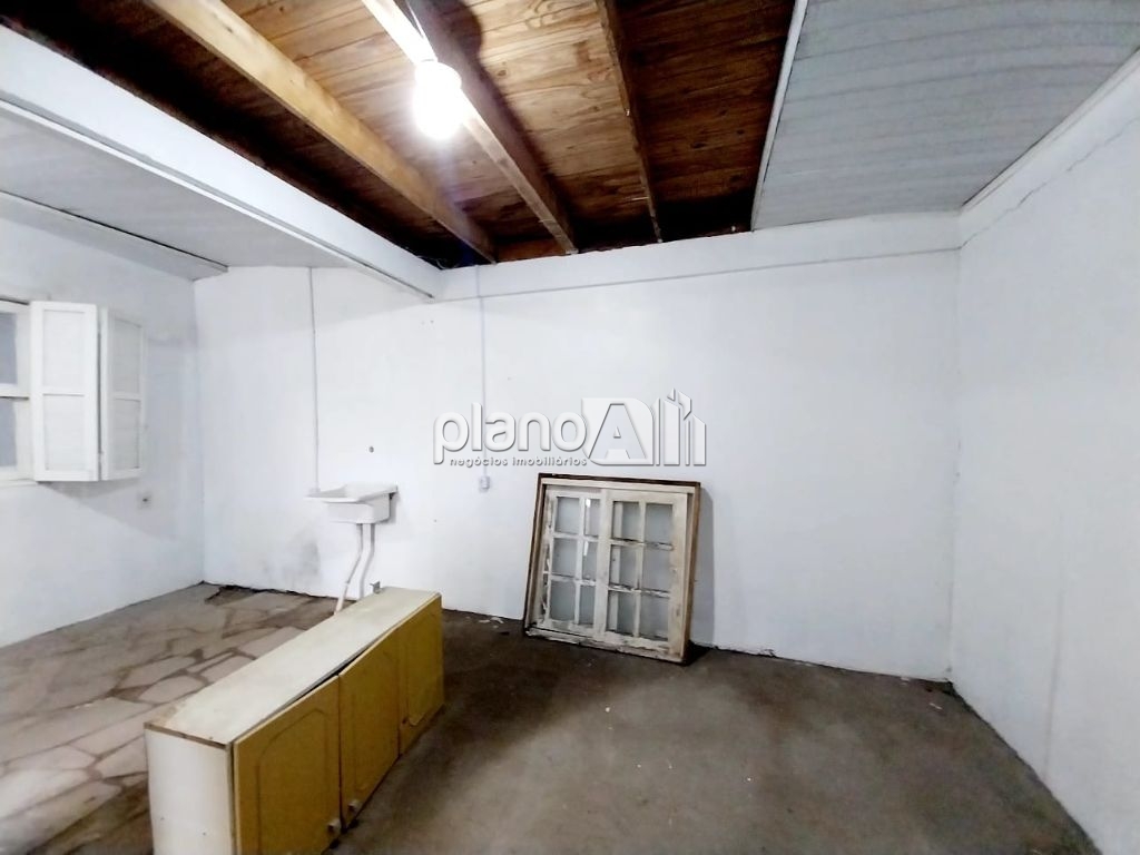 Casa comercial para alugar com 80m² e espaço de terreno na m
