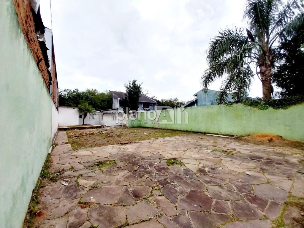 Casa comercial para alugar com 80m² e espaço de terreno na m