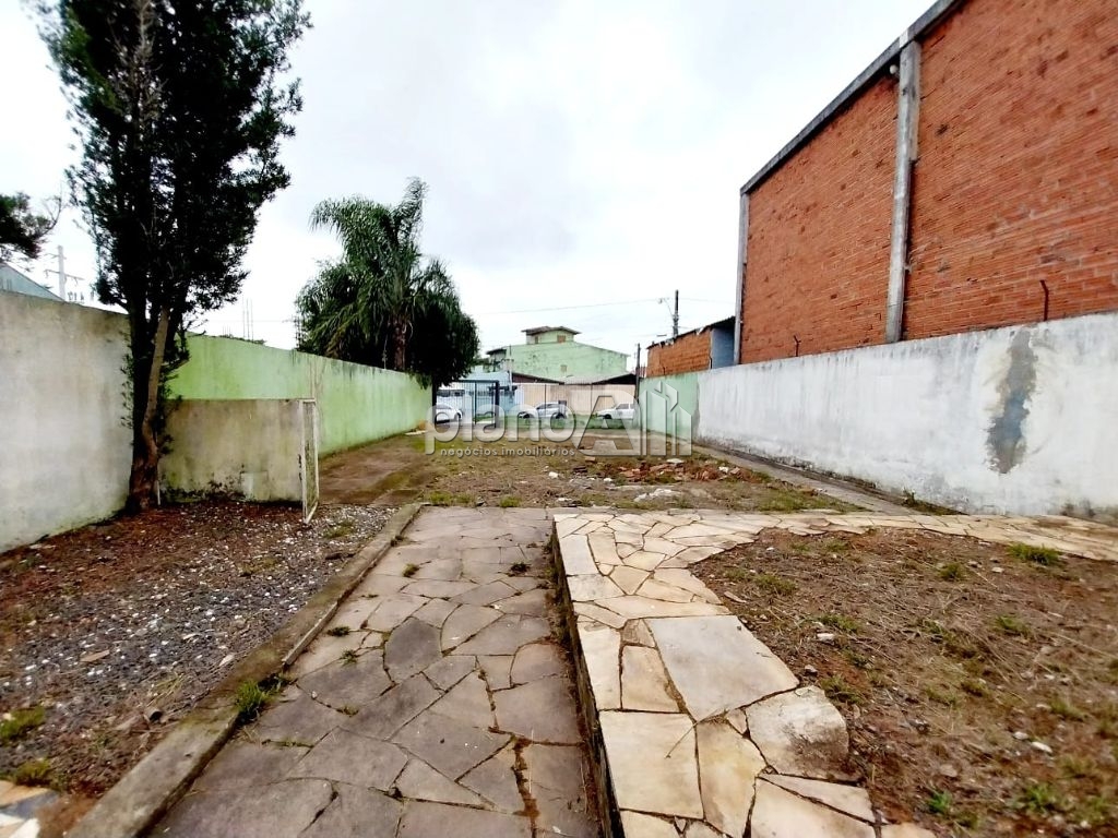 Casa comercial para alugar com 80m² e espaço de terreno na m