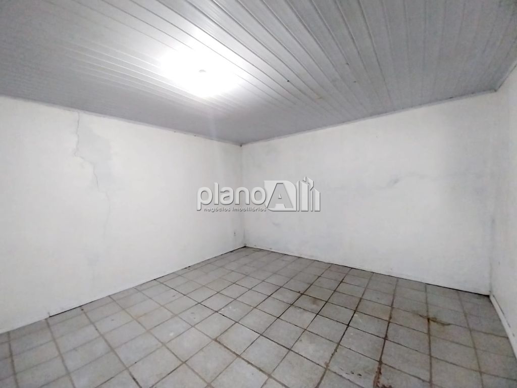 Casa comercial para alugar com 80m² e espaço de terreno na m