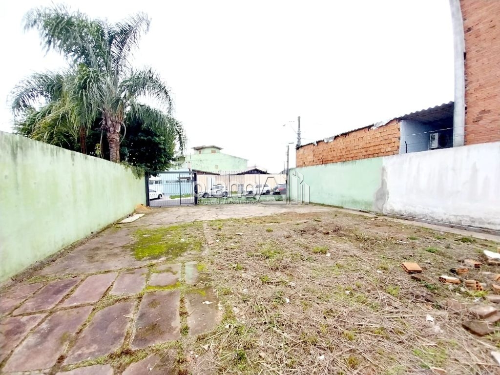 Casa comercial para alugar com 80m² e espaço de terreno na m