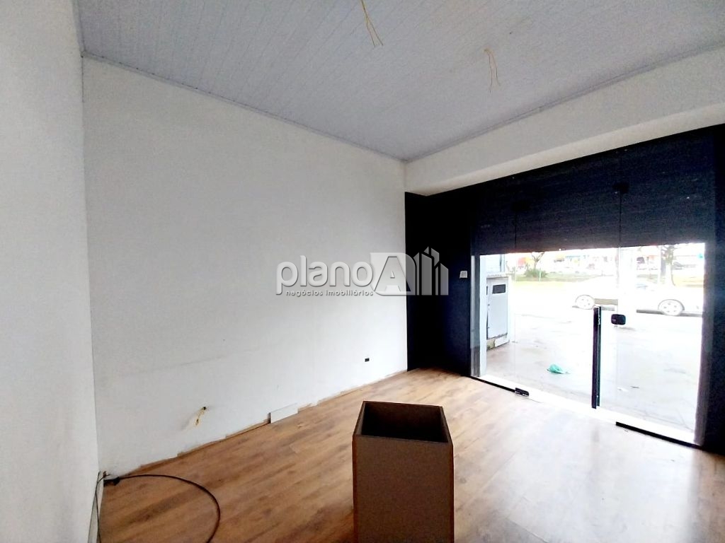 Loja com 100m² e com 600m² de área útil para alugar em Gravataí