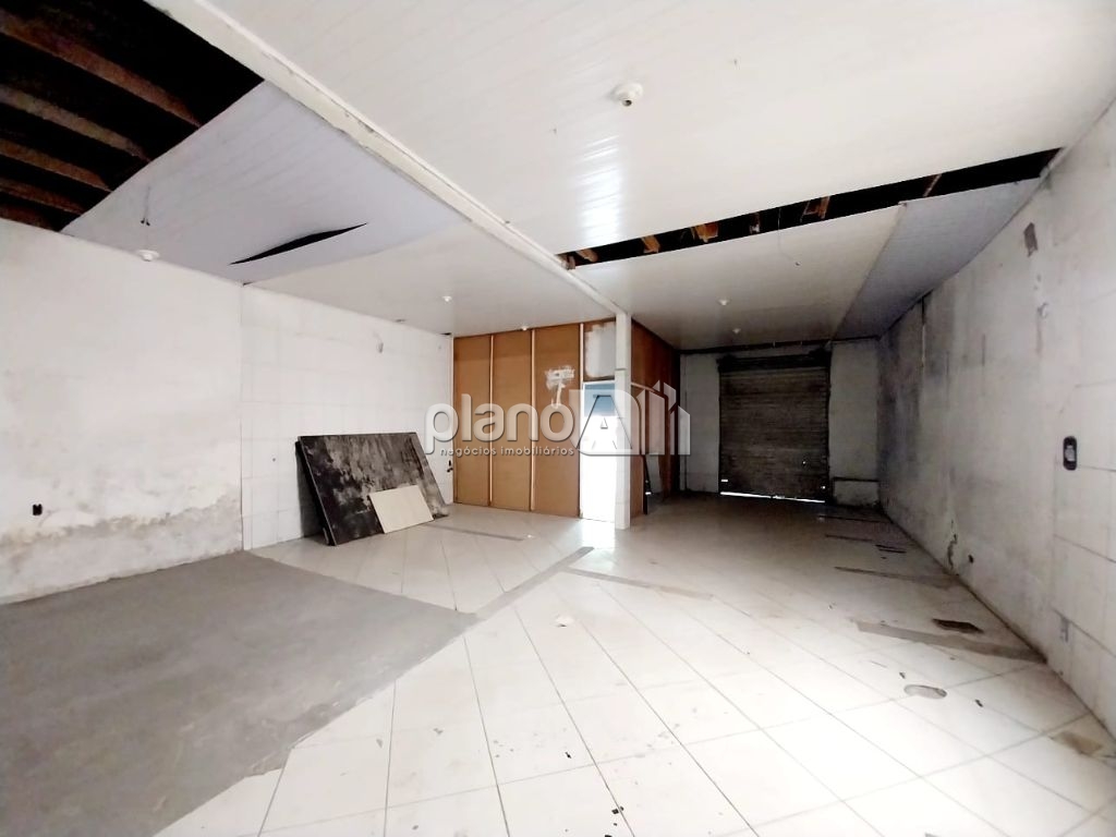 Loja com 100m² e com 600m² de área útil para alugar em Gravataí