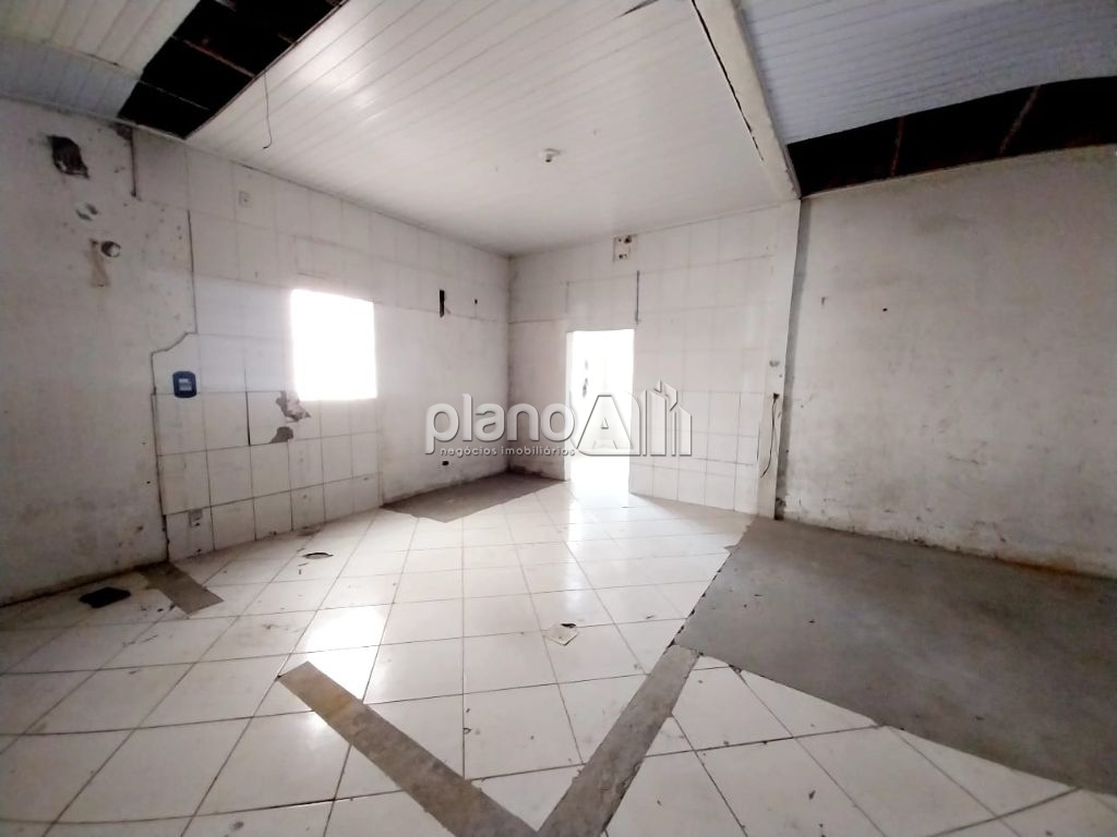 Loja com 100m² e com 600m² de área útil para alugar em Gravataí