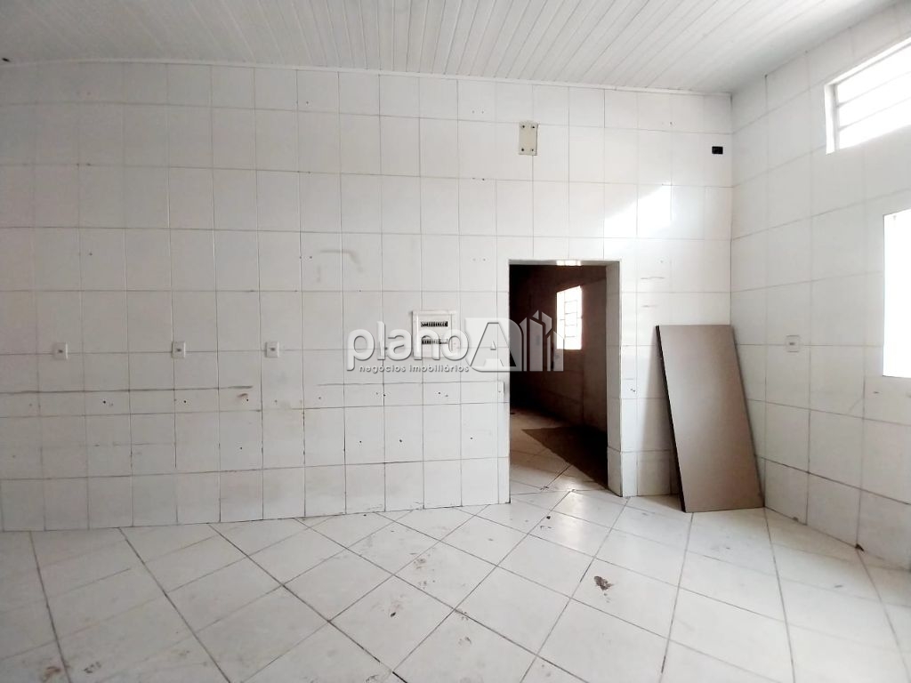 Loja com 100m² e com 600m² de área útil para alugar em Gravataí