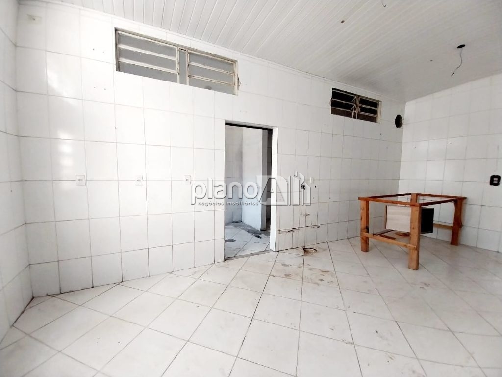 Loja com 100m² e com 600m² de área útil para alugar em Gravataí
