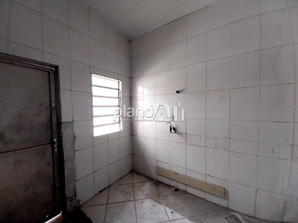 Loja com 100m² e com 600m² de área útil para alugar em Gravataí
