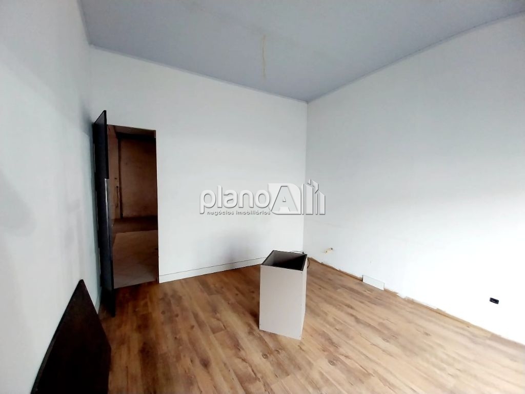 Loja com 100m² e com 600m² de área útil para alugar em Gravataí